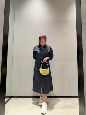 「ARMANI EXCHANGE（アルマーニエクスチェンジ）の【A|X アルマーニ エクスチェンジ】AXロゴ  ホーボーミニバッグ（ハンドバッグ、イエロー系）」を使った、hnchaさん（レディース・160cm）の春コーディネート