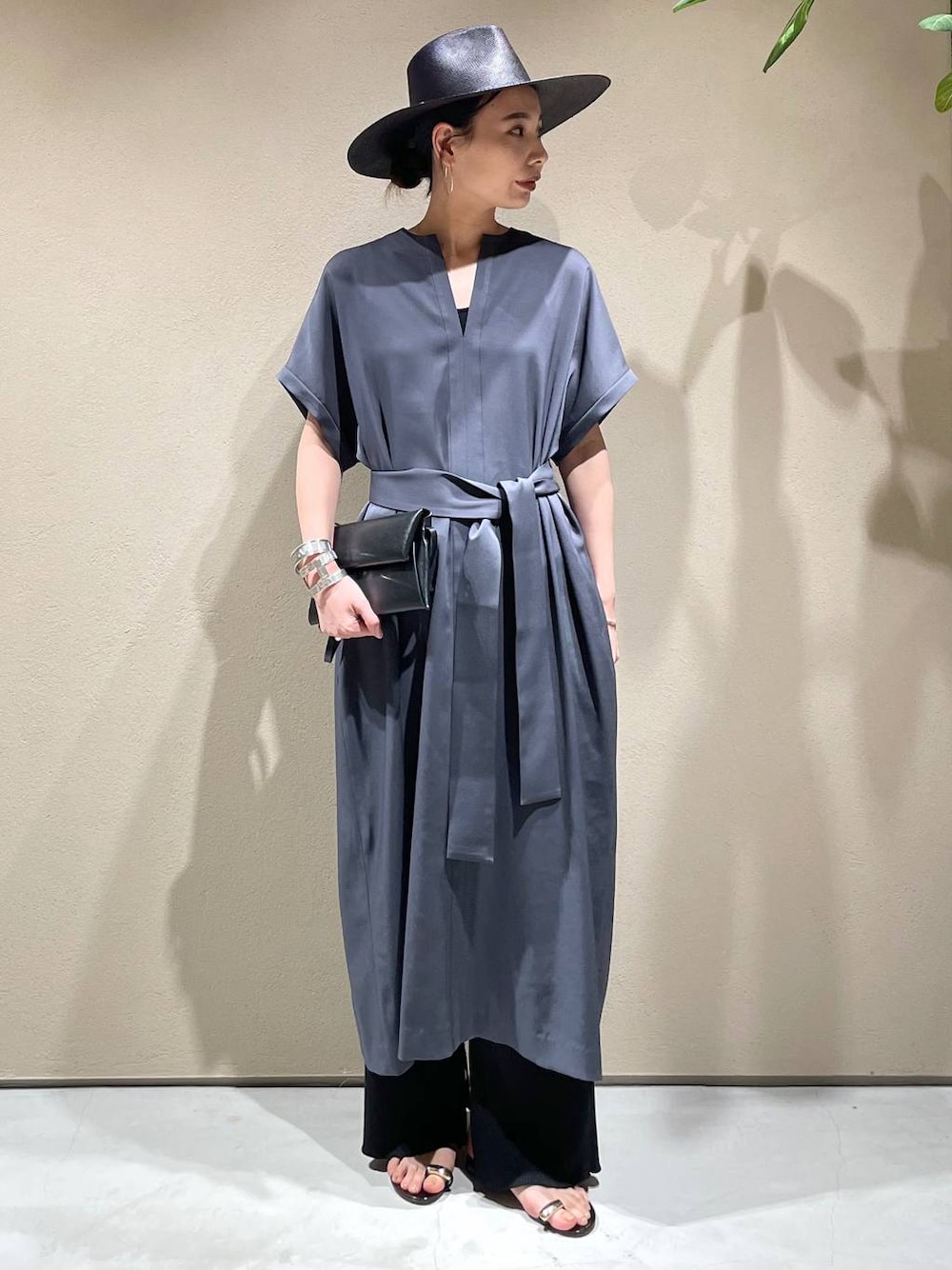 「トラッド、カジュアル、モード」｜「ChaosのChaos(カオス)/ロッティーワンピース（ワンピース、グレー系）」を使った、FUMIさん（レディース・162cm）の春コーディネートの1枚目の写真