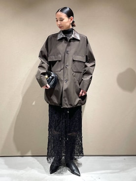 「アイテム（ステンカラーコート）」を使った、FUMIさん（レディース・162cm）の夏コーディネート