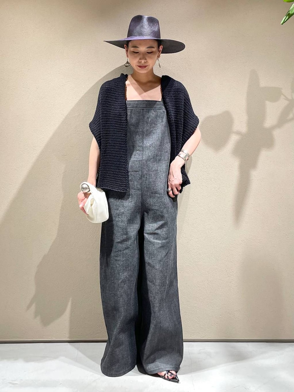 「カジュアル、トラッド、モード」｜「ChaosのChaos(カオス)/◆WHY NOT NOW◆バナックサロペット（サロペット/オーバーオール、ブラック系）」を使った、FUMIさん（レディース・162cm）の夏コーディネートの1枚目の写真