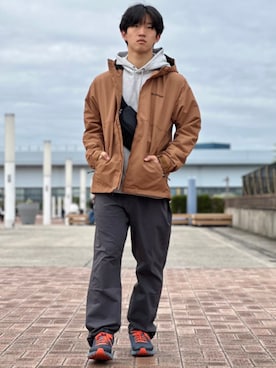 「アイテム（ボディバッグ/ウエストポーチ）」を使った、コロンビア公式さん（メンズ・178cm）の秋コーディネート