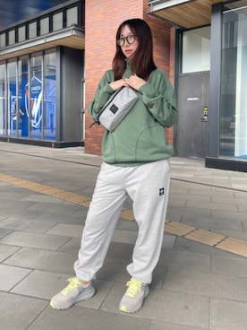 「アイテム（ボディバッグ/ウエストポーチ、ブルー系）」を使った、コロンビア公式さん（レディース・167cm）の秋コーディネート