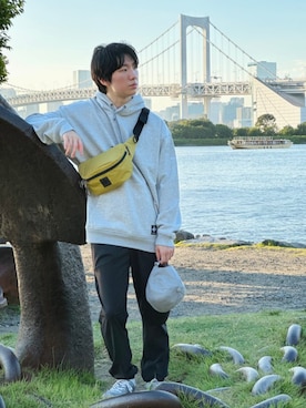 「アイテム（ボディバッグ/ウエストポーチ、イエロー系）」を使った、コロンビア公式さん（メンズ・167cm）の秋コーディネート