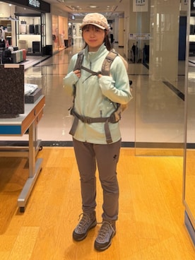 「アイテム（バックパック/リュック、パープル系）」を使った、コロンビア公式さん（レディース・163cm）の夏コーディネート