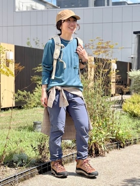 「アイテム（バックパック/リュック）」を使った、コロンビア公式さん（レディース・154cm）の秋コーディネート