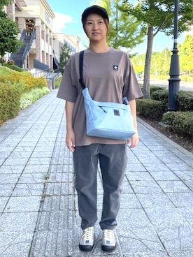 「アイテム（スニーカー、グレー系）」を使った、コロンビア公式さん（レディース・160cm）の夏コーディネート