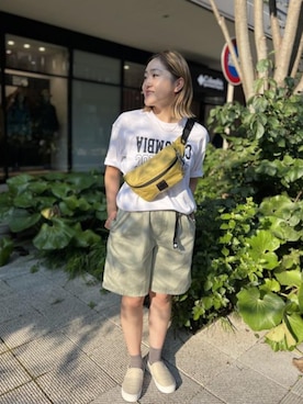 「アイテム（ボディバッグ/ウエストポーチ、イエロー系）」を使った、コロンビア公式さん（レディース・158cm）の秋コーディネート