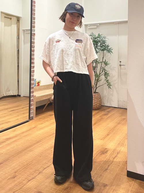【UNISEX/ユニセックス】エンブロイダリーダメージロゴTee