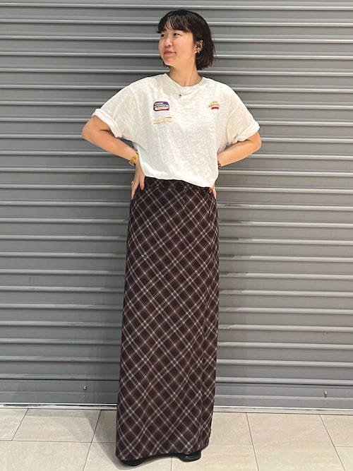 【UNISEX/ユニセックス】エンブロイダリーダメージロゴTee