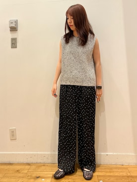 「URBAN RESEARCH DOORS（アーバンリサーチドアーズ）のブークレノースリーブニット（ニット/セーター、グレー系）」を使った、Rikoさん（レディース・162cm）の夏コーディネート