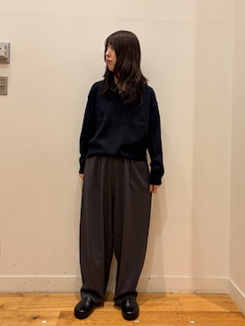 「URBAN RESEARCH DOORS（アーバンリサーチドアーズ）の『洗濯可/静電気防止/ピリング防止/吸湿発熱』『UR TECH 200日ニット』Vネックプルオーバー（ニット/セーター、ブルー系）」を使った、Rikoさん（レディース・162cm）の秋コーディネート