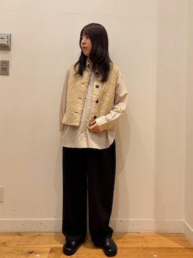 「URBAN RESEARCH DOORS（アーバンリサーチドアーズ）のテディボアベスト（ダウンベスト、ベージュ系）」を使った、Rikoさん（レディース・162cm）の秋コーディネート