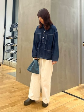 「かぐれ（カグレ）のコットン2タックワイドパンツ（その他パンツ）」を使った、riko810さん（レディース・162cm）の秋コーディネート