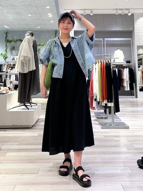 ＊極美品＊BEARDSLEY 洗える スッキリジャンパースカート ストレッチ黒 シャーリングZIPジャンスカ 668557（ジャンパースカート）｜LEPSIM