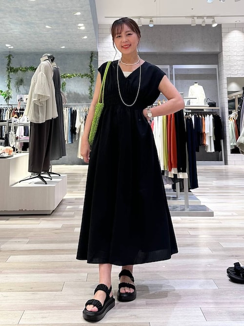 ＊極美品＊BEARDSLEY 洗える スッキリジャンパースカート ストレッチ黒 シャーリングZIPジャンスカ 668557（ジャンパースカート）｜LEPSIM