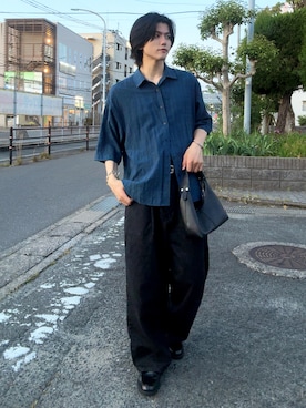 「SINSS（シンス）のWide balloon denim / ワイドバルーンデニム（デニムパンツ、ブラック系）」を使った、そらさん（メンズ・181cm）の春コーディネート