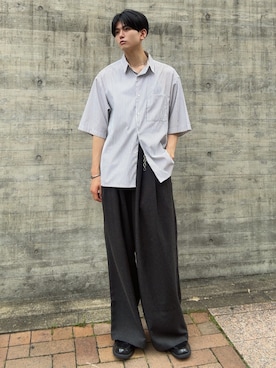 「SINSS（シンス）の3-Tuck wide straight slacks / 3タックワイドストレートスラックス（スラックス、ブラック系）」を使った、そらさん（メンズ・181cm）の秋コーディネート