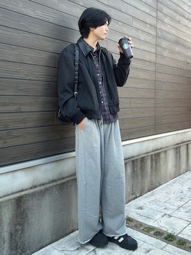 「SINSS（シンス）のTwo tuck sweatpants / 2タックスウェットパンツ（スウェットパンツ、グレー系）」を使った、そらさん（メンズ・181cm）の秋コーディネート