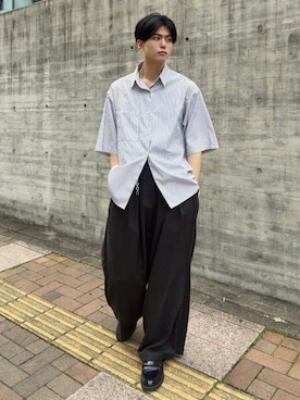 「SINSS（シンス）の3-Tuck wide straight slacks / 3タックワイドストレートスラックス（スラックス、ブラック系）」を使った、そらさん（メンズ・181cm）の夏コーディネート