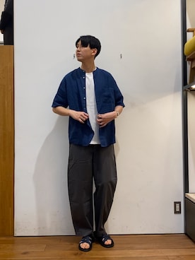 「URBAN RESEARCH DOORS（アーバンリサーチドアーズ）のシルケットリネン バンドカラーショートスリーブシャツ（シャツ/ブラウス、ブルー系）」を使った、かわむらさん（メンズ・183cm）の春コーディネート