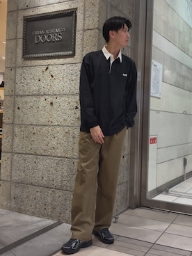 「PENNEYS（ぺニーズ）の『別注』PENNEYS×DOORS　THE FOX ラガーシャツ（Tシャツ/カットソー、グレー系）」を使った、かわむらさん（メンズ・183cm）の秋コーディネート