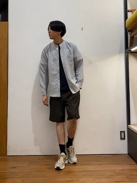 「URBAN RESEARCH DOORS（アーバンリサーチドアーズ）の『XLサイズ/WEB限定』『吸水速乾』セオアルファバンドカラーロングスリーブシャツ（シャツ/ブラウス、グレー系）」を使った、かわむらさん（メンズ・183cm）の春コーディネート