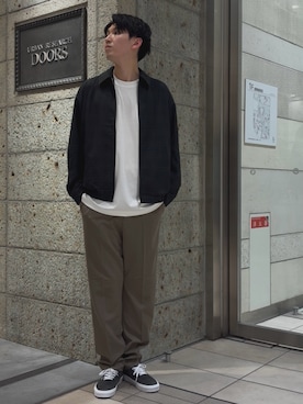 「URBAN RESEARCH DOORS（アーバンリサーチドアーズ）の『UR TECH』完声ロングスリーブクルーネックTシャツ（Tシャツ/カットソー、ホワイト系）」を使った、かわむらさん（メンズ・183cm）の秋コーディネート