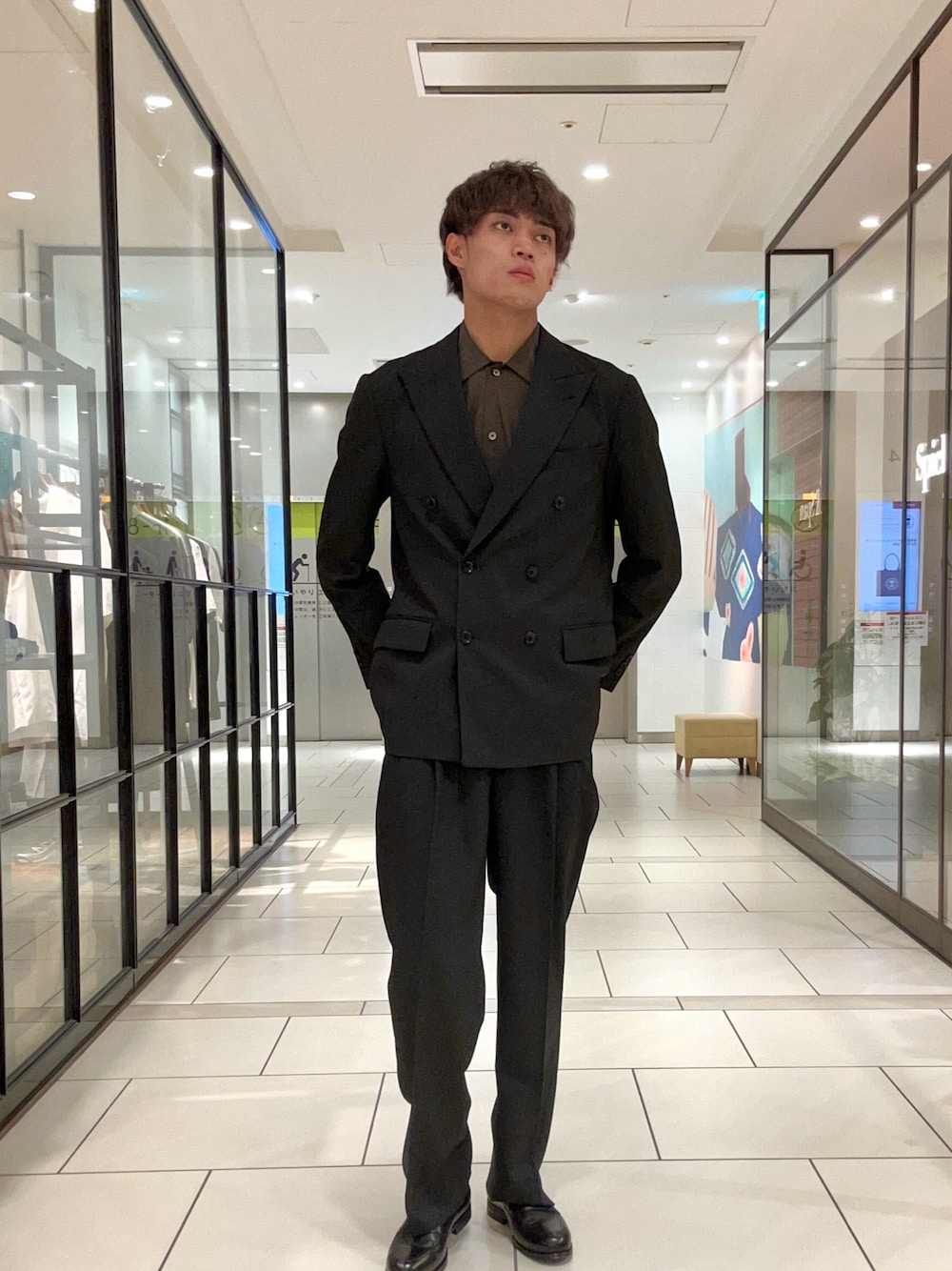 「URBANRESEARCH、アーバンリサーチ、ジャケット、ジャケットスタイル」｜「URBAN RESEARCHのBROAD FUNCTION SHIRTS（シャツ/ブラウス、グレー系）」を使った、tmy928さん（メンズ・184cm）の秋コーディネートの1枚目の写真
