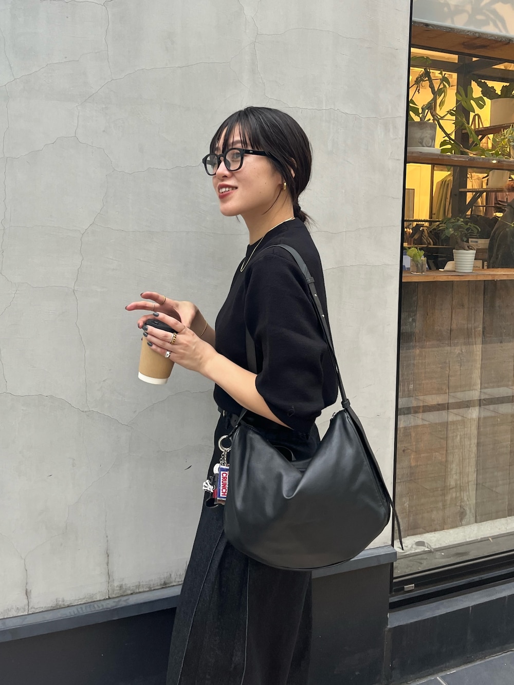 本革/470g》スワロ―マチショルダーバッグを使った人気ファッション