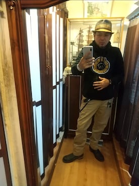 「アイテム（チノパンツ）」を使った、ヒーコー.ブコーさん（メンズ・166cm・40代）の冬コーディネート