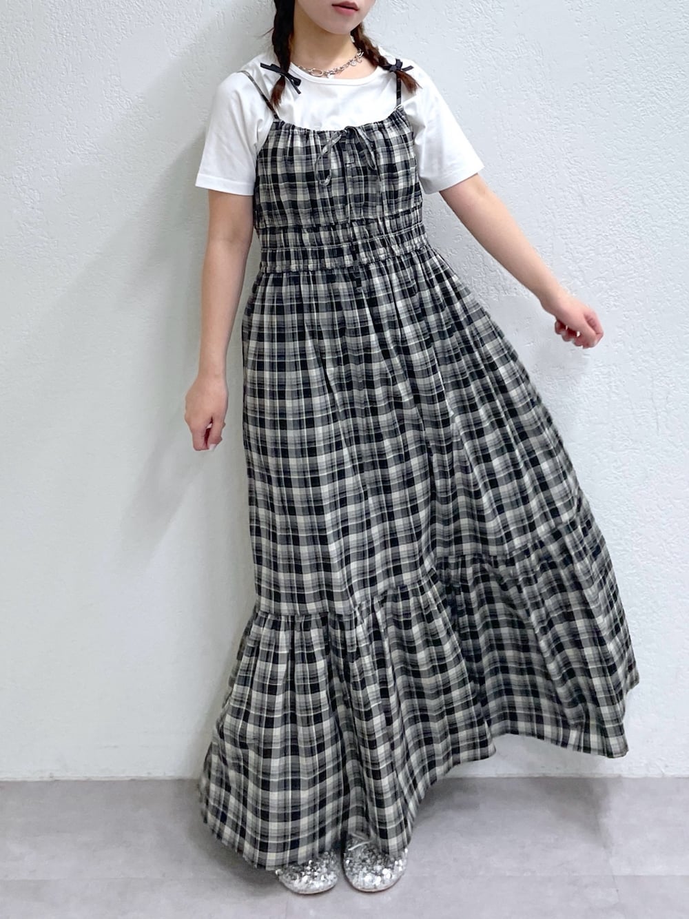 「春色、春めき満開コーデ、春コーデ、カジュアルスタイル、ゆるコーデ、春服、春服みてみて、カジュアルガーリー、お花見コーデ、春色コーデ、ブラック、リボン、シアー、淡色女子、シャーリング」｜「w closetの【４色展開】バレエシューズ（ブーツ、シルバー系）」を使った、ひなこさん（骨格ウェーブ・レディース・153cm）の春コーディネートの1枚目の写真
