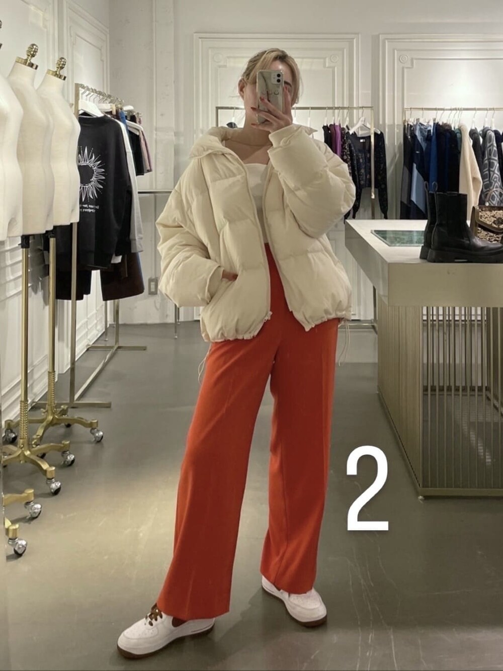 「秋コーデ、MARK STYLER、EVRIS、選抜１、カラーパンツ、リアルダウン、162cm」｜「EVRISのボリュームギャザーダウン（ダウンジャケット/コート、ホワイト系）」を使った、YUUKA さん（レディース・162cm）の秋コーディネートの1枚目の写真