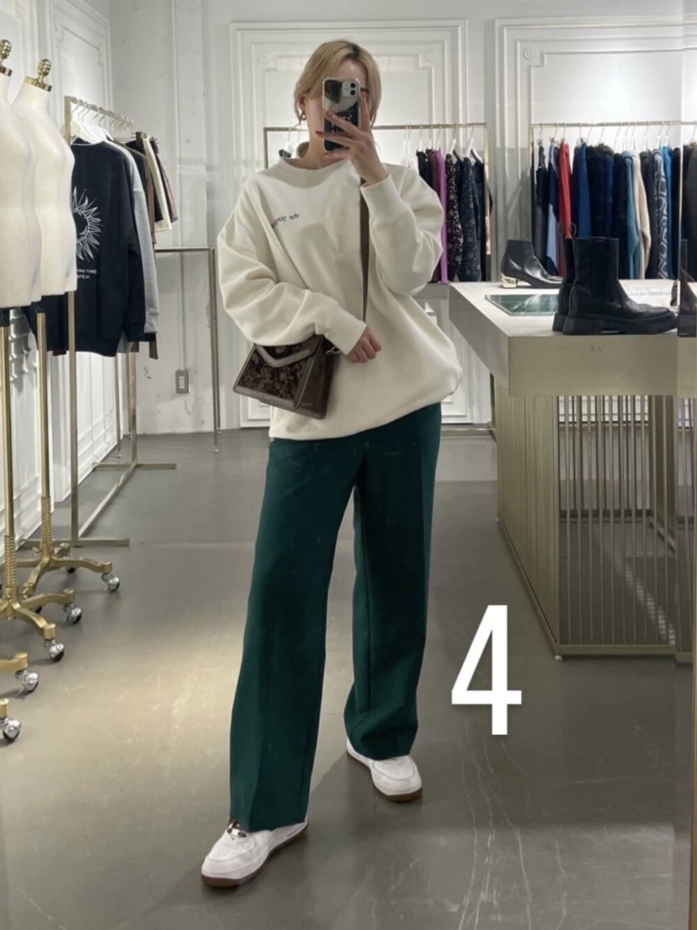 「EVRIS、選抜１、MARK STYLER、162cm、選抜、秋コーデ、ブラウンコーデ、カラーパンツ」｜「EVRISのセンタープレスタックパンツ（その他パンツ、グリーン系）」を使った、YUUKA さん（レディース・162cm）の秋コーディネートの1枚目の写真