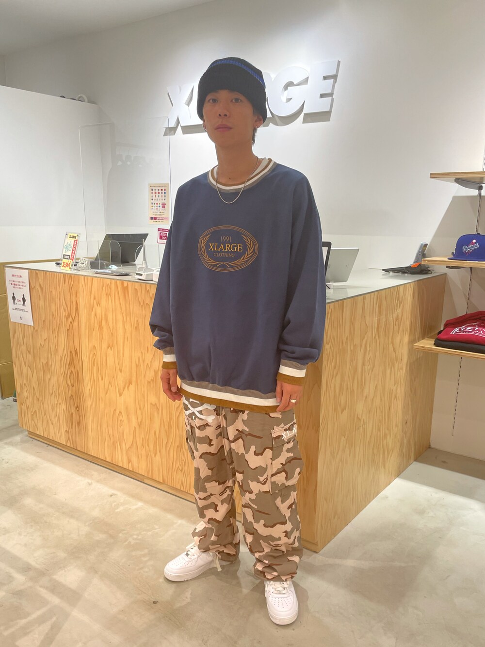 「エクストララージ、XLARGE」｜「XLARGEのSKULL CAMO CARGO PANTS（その他パンツ、ベージュ系）」を使った、塩田裕典さん（メンズ・173cm）の秋コーディネートの1枚目の写真