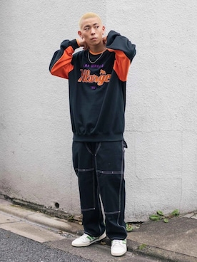 「エクストララージ」｜「アイテム（スウェット）」を使った、塩田裕典さん（メンズ・173cm）の秋コーディネート