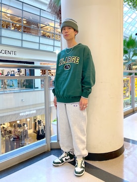 「エクストララージ」｜「アイテム（スウェット）」を使った、塩田裕典さん（メンズ・173cm）の秋コーディネート