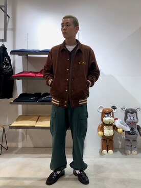 「エクストララージ」｜「アイテム（スウェットパンツ）」を使った、塩田裕典さん（メンズ・173cm）の秋コーディネート