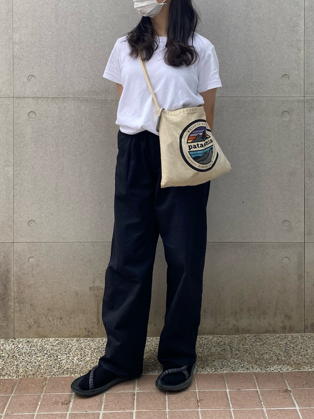 「UNIQLOのアイテム（パンツ、ブラック系）」を使った、よう ʏ ᴇ ʜさん（レディース・152cm）の秋コーディネートの1枚目の写真