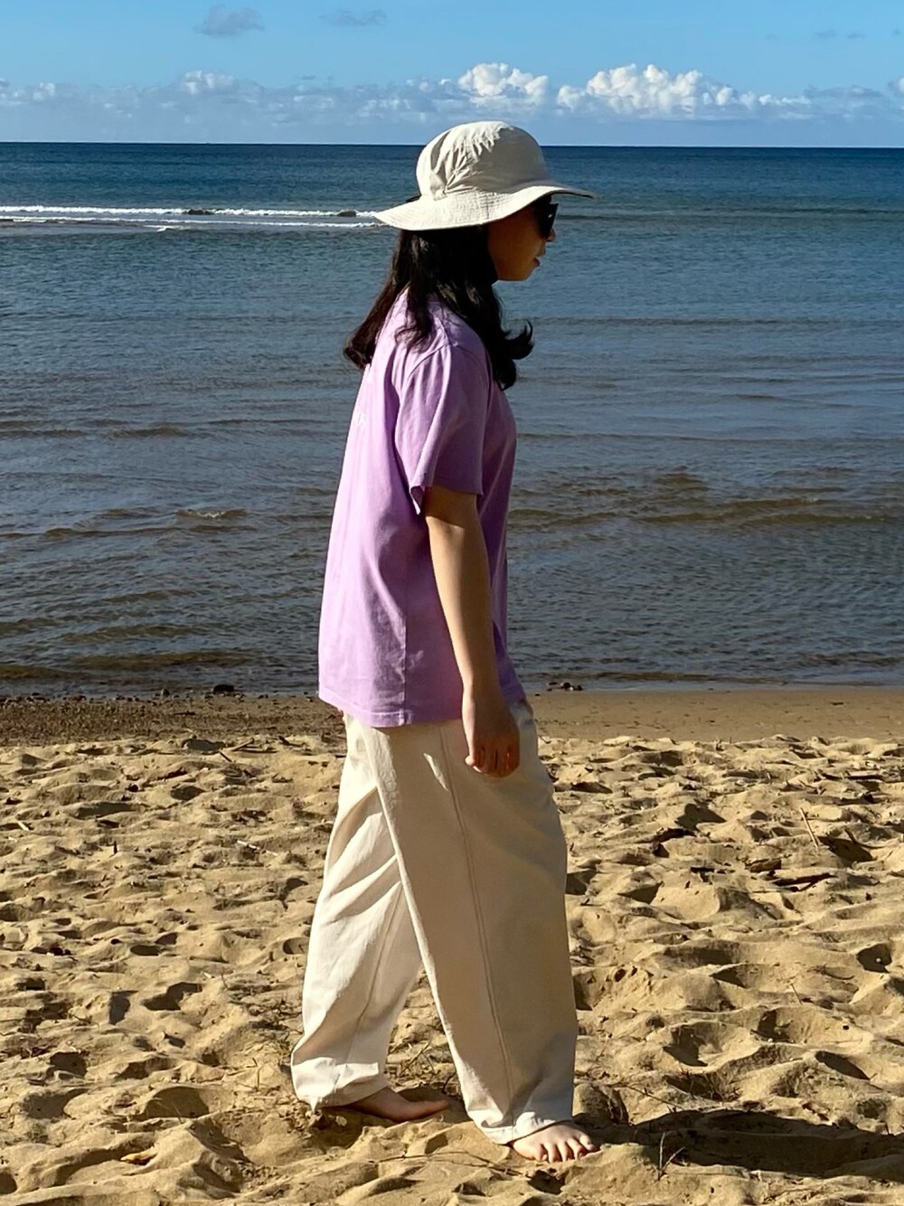 「海邊、夏、長褲、休閒、夏コーデ、紫」｜「aidentifyのアイテム（帽子、ホワイト系）」を使った、よう ʏ ᴇ ʜさん（レディース・150cm）の夏コーディネートの1枚目の写真