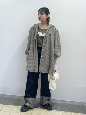 「アイテム（タンクトップ）」を使った、森日菜子さん（レディース・154cm）の秋コーディネート