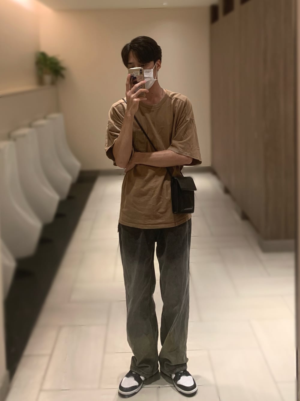 「Nike dunkのアイテム（スニーカー、ブラック系）」を使った、jeremy さん（メンズ・176cm）の冬コーディネートの1枚目の写真