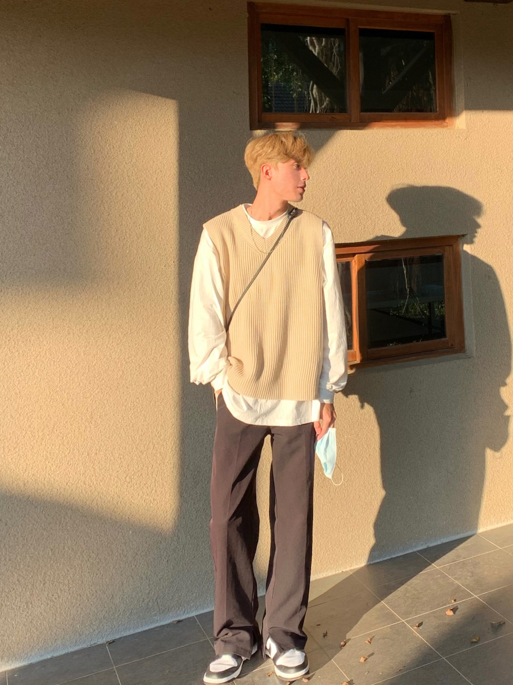「ootd、休閒」｜「Nike dunkのアイテム（スニーカー、ブラック系）」を使った、jeremy さん（メンズ・176cm）の冬コーディネートの1枚目の写真