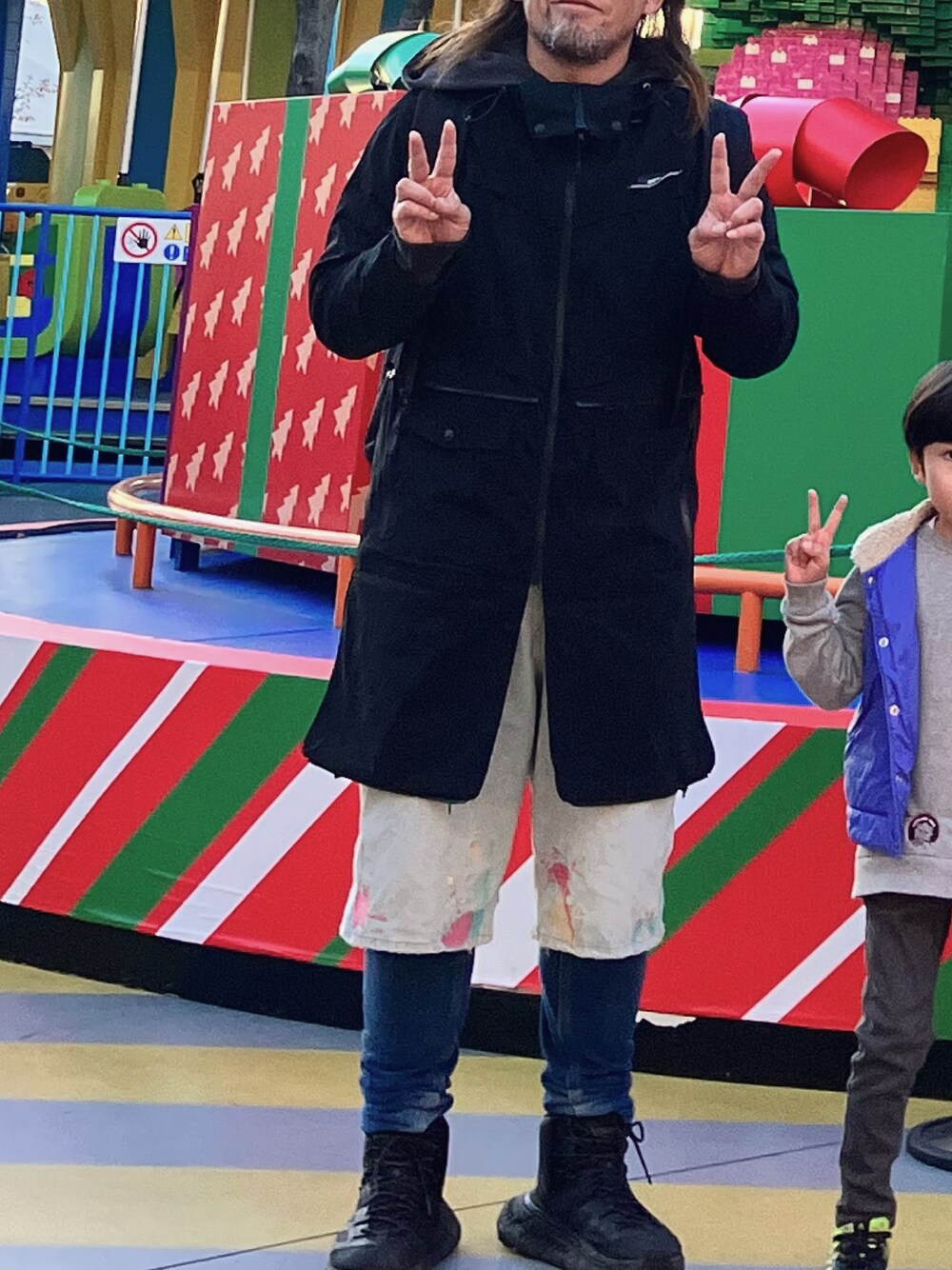 「大人カジュアル」｜「TROVE ACTIVEのアイテム（ステンカラーコート、ブラック系）」を使った、joxarさん（メンズ・169cm）の冬コーディネートの1枚目の写真