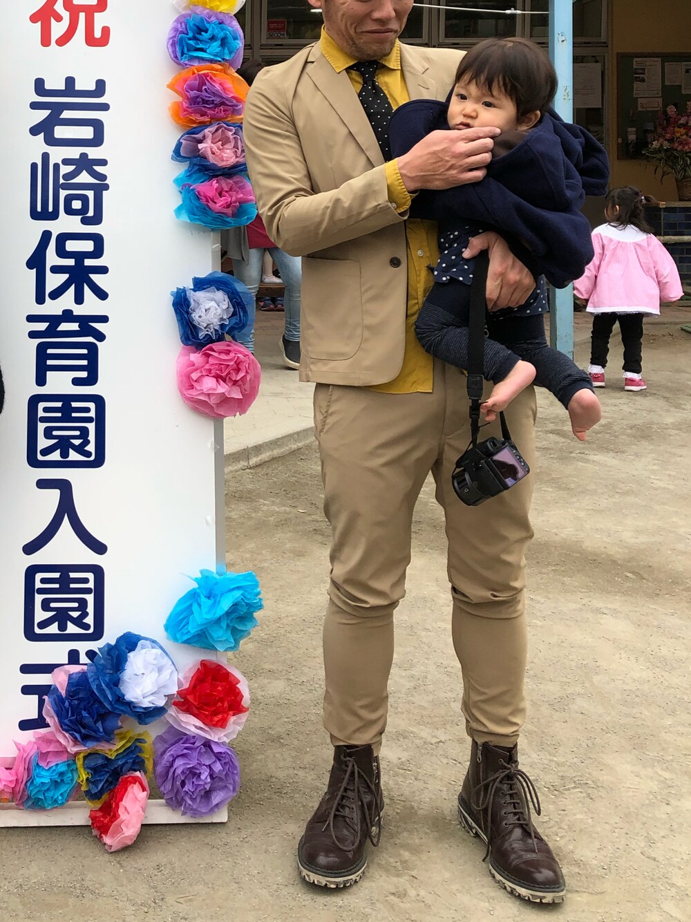 「NANO universeのアイテム（テーラードジャケット、ベージュ系）」を使った、joxarさん（メンズ・169cm）の春コーディネートの1枚目の写真
