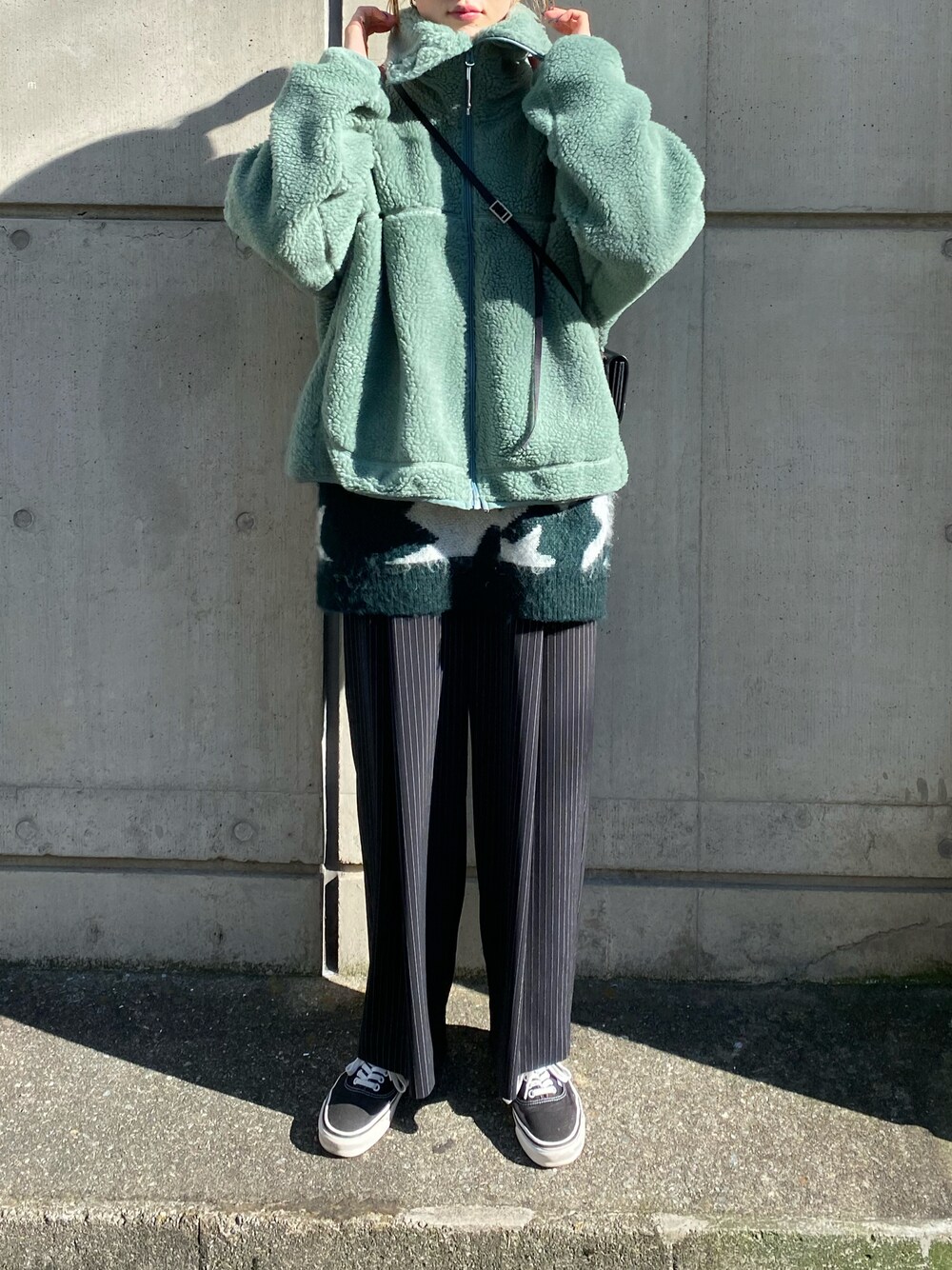 「Lui'sのアイテム（パンツ、ブラック系）」を使った、2a1さん（レディース・170cm）の冬コーディネートの1枚目の写真