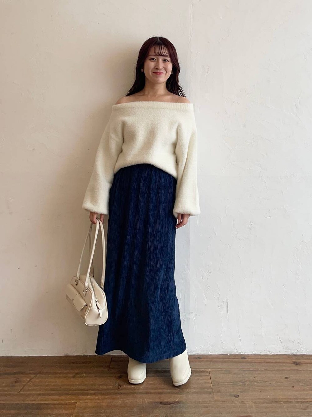 「フェミニン、低身長、モテ、デート/ロマンティック、mysty woman、ニット、ロングスカート、ブーツ、ショートブーツ」｜「mysty womanのニットストームショートブーツ　143358（ブーツ、ホワイト系）」を使った、MiOさん（レディース・155cm）の冬コーディネートの1枚目の写真