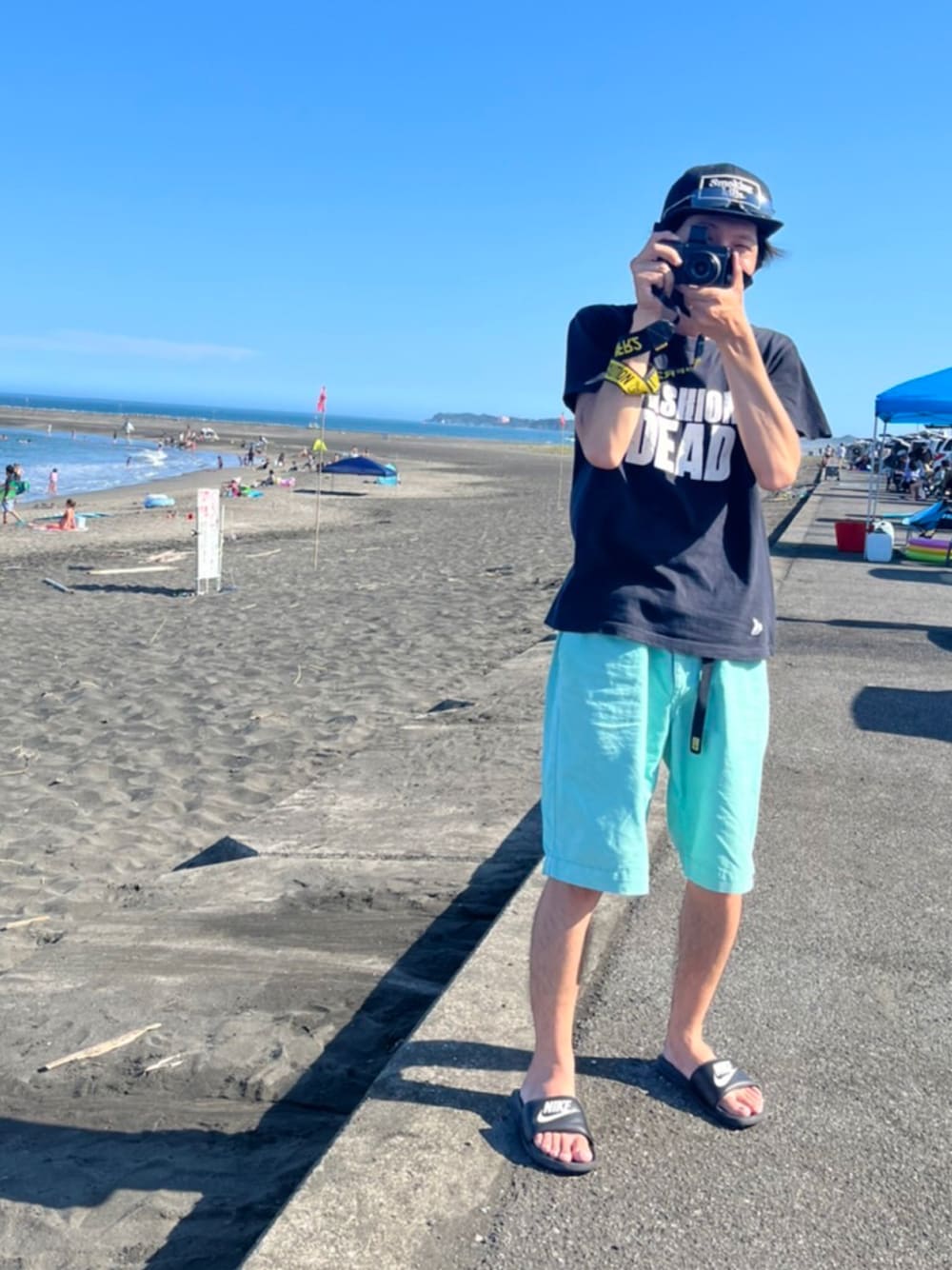 「シンプルコーデ、Tシャツ、海、丘サーファー、ベナッシ、ハーフパンツ、ティファニーブルー、撮影、千葉」｜「NIKEのアイテム（サンダル、ブラック系）」を使った、s0325noguchiさん（メンズ・170cm）の夏コーディネートの1枚目の写真