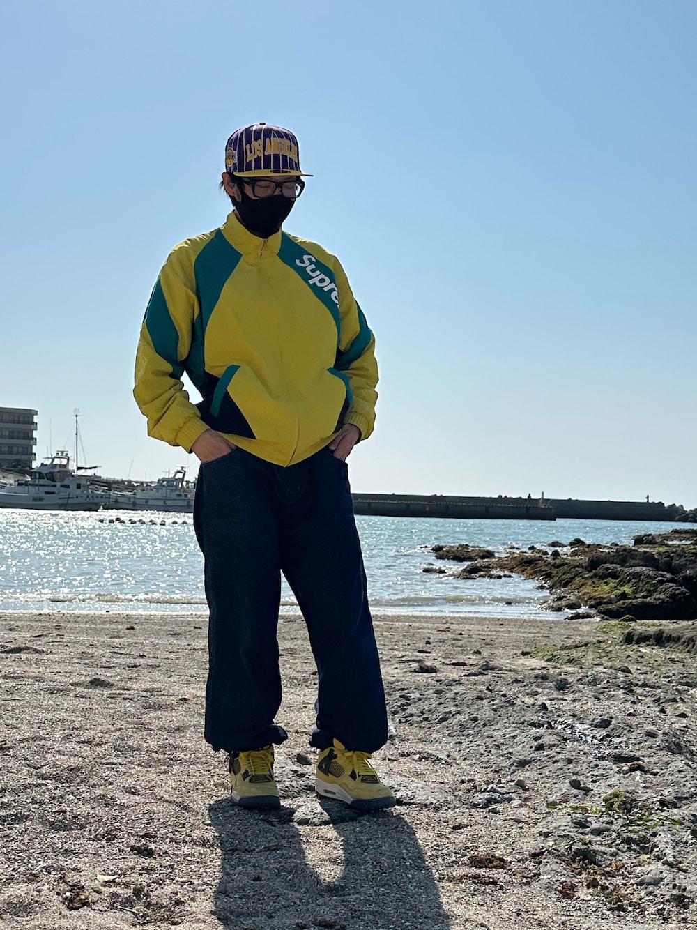 Supreme のナイロンジャケット（イエロー系）を使ったメンズ人気