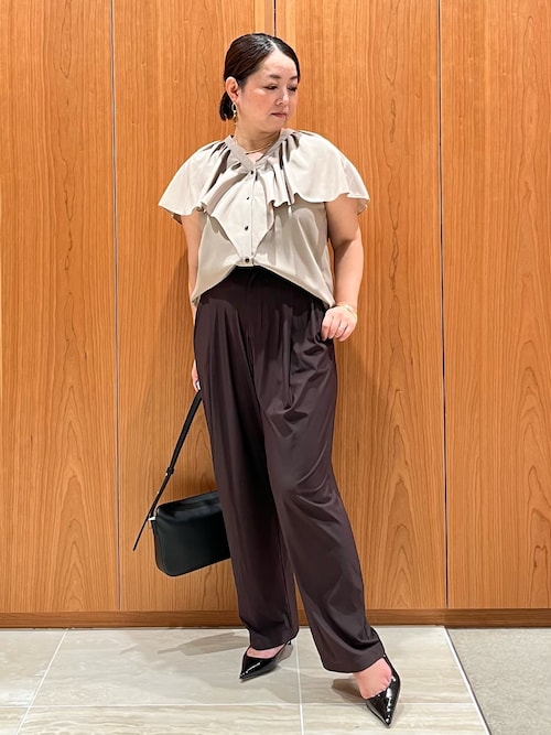 ラッフルカラーVネックブラウス qualite｜ラッフルカラーVネックブラウス | Rakuten Fashion