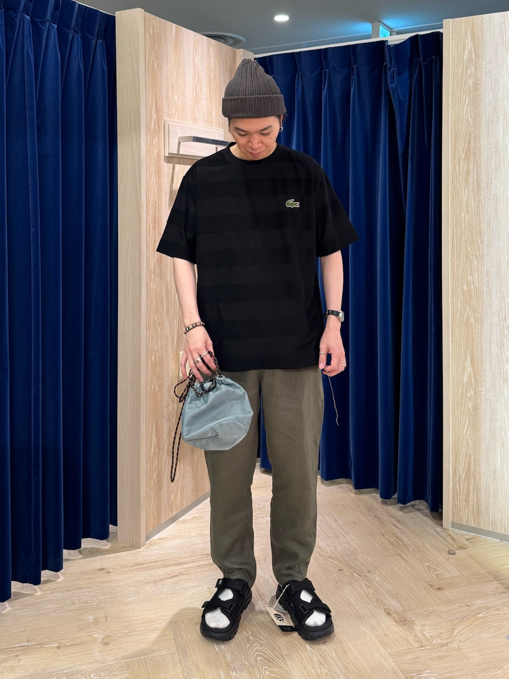 「FREDY&GLOSTER、SHAKA、universaloverall、halo commodity、LACOSTE、サンダル、やっぱり帽子が好き、シンプルコーデ、きれいめカジュアル、休日スタイル、Tシャツ、オトナカジュアル、今日のコーデ、大人コーデ、大人カジュアル」｜「LACOSTEの【LACOSTE/ラコステ】パイル地切り替え同色ボーダーTシャツ（Tシャツ/カットソー、ブラック系）」を使った、ふなさん（メンズ・178cm）の春コーディネートの1枚目の写真